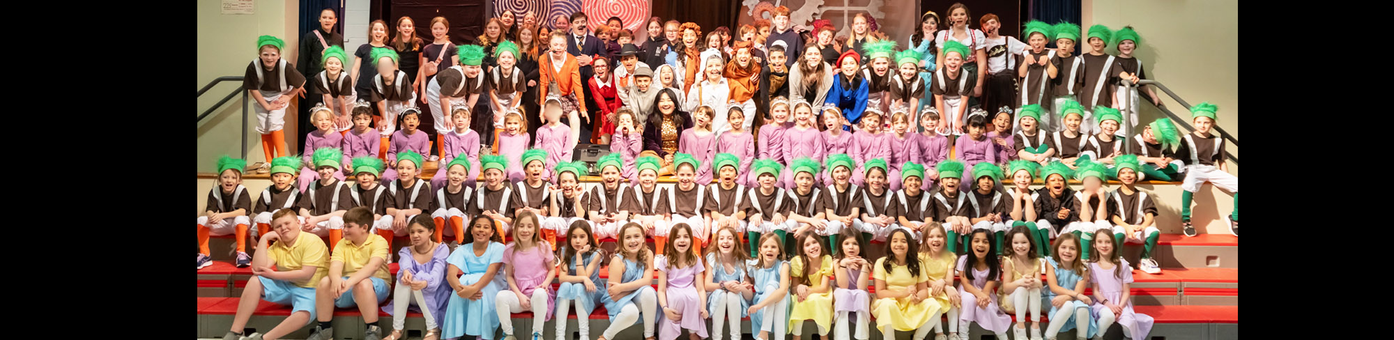 Cast of Willie Wonka on the stage